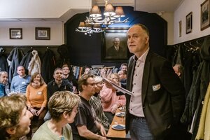 Andreas Lutz bei der Begrüßung im Lorsbacher Thal