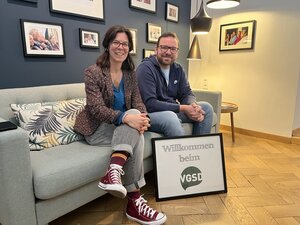 Julia aus dem Officemanagement und Max aus der Geschäftsführung eröffnen das neue Format "VGSD im Dialog" im März und freuen sich auf dich und deine Fragen!