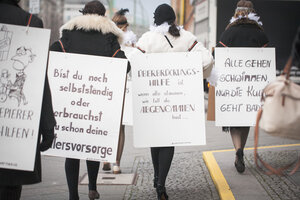 Teilnehmer der künstlerischen Protestaktion von VGSD/ IKiD