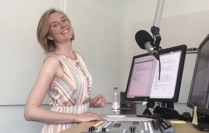 Vor ihrer Zeit beim VGSD war Maxi beim Lokalradio. Erst als Praktikantin, dann als Volontärin und zuletzt als freie Mitarbeiterin.