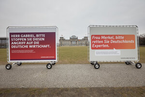 Vor dem Reichstag