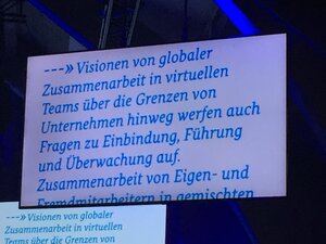 Als Einstieg zu den Diskussionspanels wurden Passagen aus dem Weissbuch verlesen