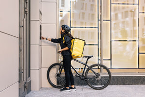 In einer neuen EU-Richtlinie geht es vordergründig um den Schutz von Fahrradkurieren, tatsächlich aber gefährdet sie die Existenz zahlloser bisher zweifelsfrei Selbstständiger!