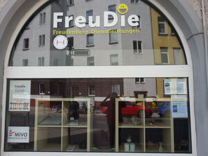 Petitonsaufruf im Schaufenster (auf der rechten Seite)