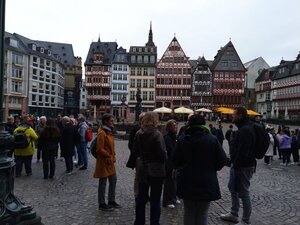 Vor der Stadtführung in Frankfurt