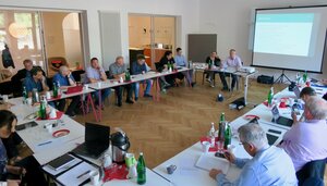 So sieht es bei BAGSV-Treffen die meiste Zeit aus. Dieses Mal hat uns Antje Eichhorn bei dem von ihr moderierten Workshop in Bewegung gebracht