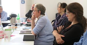 Vera Dietrich zwischen Christa Weidner (nach vorn gebeugt) und Doris Schemmel auf dem bagsv-Treffen