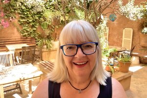 Doris Schuppe lebt und arbeitet seit 10 Jahren auf Mallorca und betreibt den Coworking Space "Rayaworx", wenn sie nicht gerade online unterwegs ist!