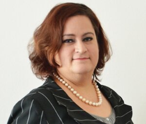 Kathi-Gesa Klafke arbeitet als Rechtsanwältin mit den Schwerpunkten Sozialversicherungs-, Gesellschafts- und Internationales Privatrecht sowie Vertragsgestaltung in Berlin.