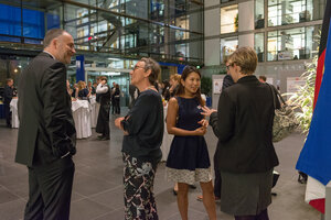 Andreas Lutz, Christa Weidner und Sarah Kim (Bonhoff-Stiftung) im Gespräch -