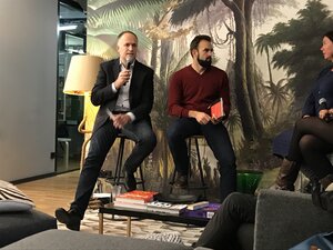 Andreas Lutz mit Moderator Robin Sontheimer im WeWork Hackescher Markt