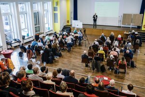 Andreas Lutz bei der Begrüßung zum Barcamptag