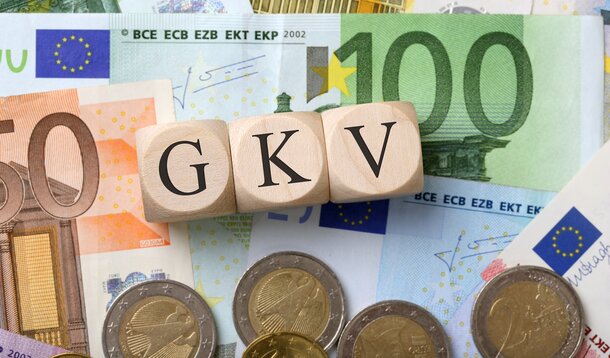 Gesetzesänderung für freiwillige GKV-Mitglieder: Selbstständige können zu Unrecht gezahlte Höchstbeiträge zurückfordern