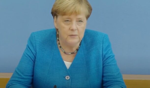 Was Angela Merkel in ihrer Sommerpressekonferenz über Kleinunternehmer sagte: "dazu trage ich bei"