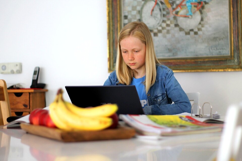 Je nach Zahl und Alter der Kinder ist eine Betreuung neben einer Tätigkeit im Home-Office zumutbar oder nicht