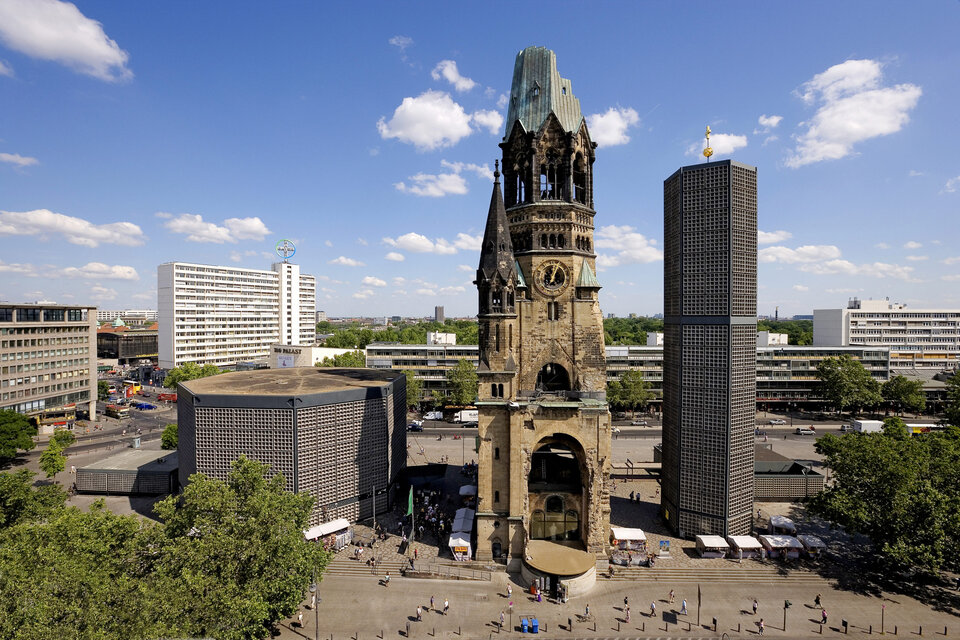 Vor der Kulisse der Kaiser-Wilhelm-Gedächtniskirche wird am Breitscheidplatz die gemeinsame Aktion stattfinden