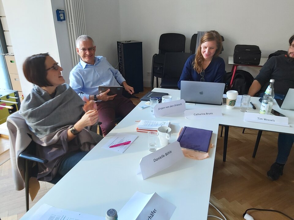 Catharina Bruns (rechts) mit Danielle Böhle und Jürgen von den Driesch als Teilnehmerin beim ersten VGSD-Argumentationsworkshop im Herbst 2019